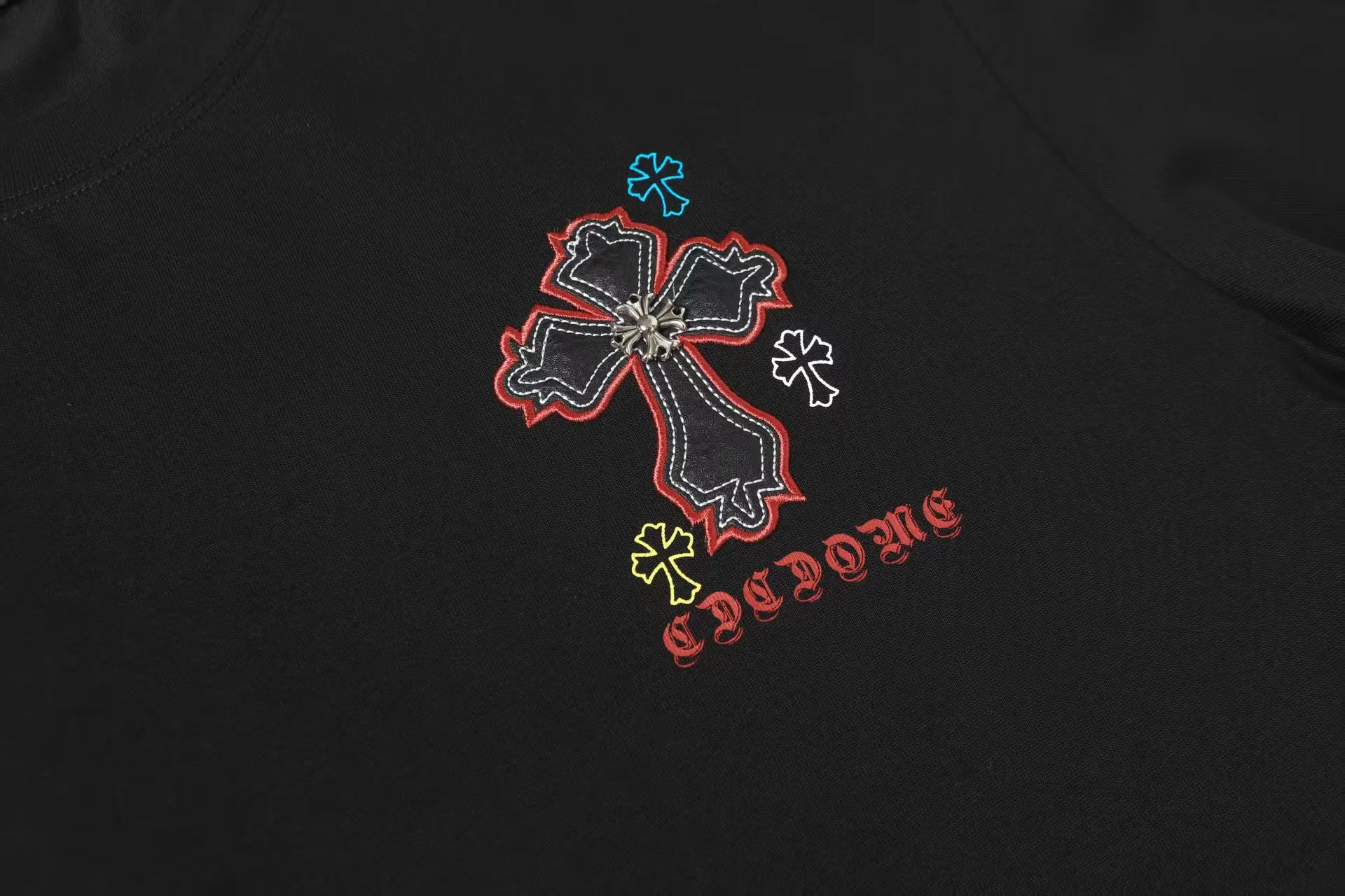P180 Chrome Hearts* Chrome Hearts are made of 320g double yarn fabric, 1*1 Solona rib, imported digital front and rear white ink direct injection + laser embroidery, hand-nailed hardware accessories, loose version, same style for men and women. Color: Black White Size: XS S M L